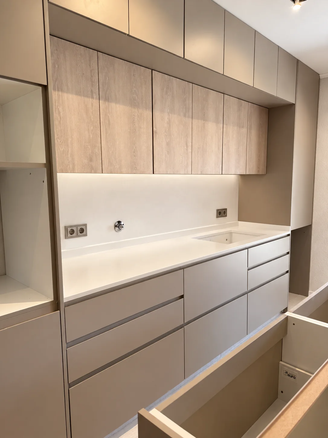 Mueble de cocina con mesada de KRION
